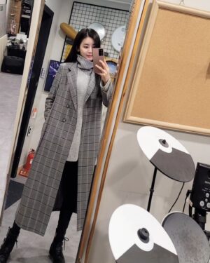 Lee Ga-ryeong Instagram - 드륵드륵 우루루쾅쾅 
우다다다

맛있는데 모질라ㅜ

꼬미 눈으로 욕하는중