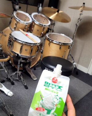 Lee Ga-ryeong Instagram - 드륵드륵 우루루쾅쾅 
우다다다

맛있는데 모질라ㅜ

꼬미 눈으로 욕하는중