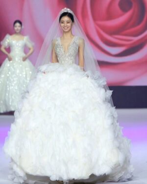 Lee Ga-ryeong Instagram - @kimmisook_wedding_official 
#김미숙웨딩
#해비타트