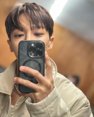 Lee Gi-kwang Instagram - Switch on