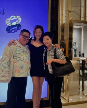 Lee Ha-nee Instagram - French jewelry brand, Messika
국내 첫 론칭!

다이아몬드가 가장 아름다울 때는 바로 ‘움직일때’라는 것에 
착안하여 디자인되었다는 Messika의 ”Move“ Sliding diamonds는 독창적이고 모던하고 힙하기까지 하네요.
거기에 틈이 보이지않는 엄청난 세공력까지!
왜 헐리웃 셀럽들의 폭발적인 사랑을 받앗는지 알 것 같아요.
🙏🤍
.
#messika #메시카 #DiamondsInMotion