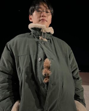 Lee Hak-ju Instagram - 갈색 나귀와 함께 보내는 
겨울입니다ㅎㅎ