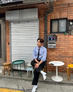Lee Hee-jun Instagram - 기자님들과 인터뷰 끝나고ㅎㅎ
#핸섬가이즈  오늘 개봉