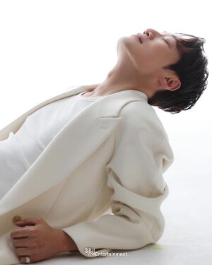 Lee Hee-jun Instagram - #핸섬가이즈  #bhent_official #specialized  #박선용스타일리스트  #GQ  핸섬한 화보