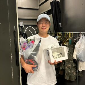 Lee Hee-jun Instagram - #그때도 오늘  연극 ‘그때도 오늘’ 많은 사랑 감사합니다  막공 선물들 까지  6/8 신작으로 또 인사드릴께요