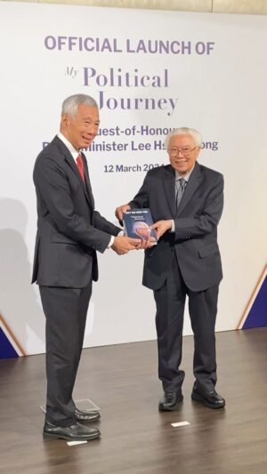 Lee Hsien Loong Instagram - Dr Tony Tan was my Minister when I first entered politics and was posted to the @mti_sg. He was a nurturing mentor with sharp insight and vision. I was honoured to launch his autobiography, “Tony Tan Keng Yam: My Political Journey”. 

The book offers a glimpse into Dr Tan’s extensive and illustrious career which spans academia, the private sector, public service and politics. He spent nearly half a century in public service, first as an MP for Sembawang, later as DPM, and finally as President. He held senior appointments in national institutions and many ministerial posts. He oversaw major transformations and policies, and made courageous and far sighted decisions. His decision to step forward as President was no less difficult – he protected our reserves, unified our nation, and served Singaporeans with distinction.

Working with Dr Tan has been a great privilege. I thank him for his distinguished service, and congratulations again on the launch of his book! – LHL

(PMO Video by Chua Fang En)