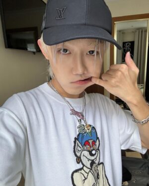 Lee Hwi-min Instagram - Back 2 album mode🖖🏼