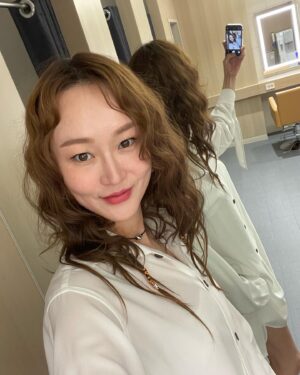 Lee Hye-jung Instagram - 주말이니까 화이팅해야지🧡🫶🏻