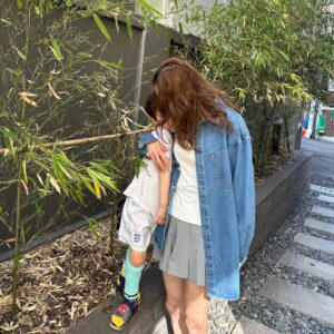 Lee Hye-jung Instagram - 로시언니 플리마켓 다녀왔는데 
오랜만에 동주언니도 만나구 
제인이두 만나구 
영희언닌 말해모해🧡
근데 나 사진한장만 아들??😆
그래 그나마 얼굴 안가려줘서 고마워 🙈🧡
해서의 꿀떨어지는 그눈빛 잊지못해😍
음청 형아가 된것같은 아들 🥹
다컸네 
오늘도 행복했어 🙌🏻🫶🏻
