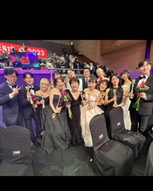 Lee Hye-jung Instagram - 올해가 어떻게 지나갔는지 곰곰히 생각해보니.. 

그랬구나 
고생했구나 
고생안한사람이 어디있겠냐만은

그래도 잘살았다고 칭찬해주고 싶은 한해.. 
완벽한 삶이 어딨겠어 
잘하고있어 🧡 
그리고 즐거웠고 행복했다🧡
마지막날을 아름답게 마무리할수있게 해주셔서 
감사합니다 🙏🏻

새해복많이받으세여

#계속성장하는이혜정
#다같이성장하쟈🧡
#골때녀덕분에많이행복하고많이배웁니다
#새해복많이받으세요
#자기애강한이혜정🙄

#뒤늦은피드
상받은분들 축하드리구🥰
하감독님 
인스타개설축하드리옵니당🥰

@seokjoopapa