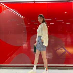 Lee Hye-jung Instagram - 주먹쥔거 아님 화이팅한거임💪🏻

바쁘고 지치지만 신이납니다
주어진거에 감사하고 행복합니다 
지금 이순간 느끼려고 합니다

오늘도 고생했어요🙌🏻

#셀프칭찬
#셀프가스라이팅
😎

우리 낼 평냉에 한잔할래? 🙄

😆😆😆😆😆