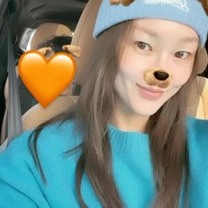 Lee Hye-jung Instagram - 아 .. 시간 정말 빠르다 
내일이 주말이라니 😳😳😳

재미나고 에너지 넘치는 
행복한 주말보내보쟈🫶🏻

엄빠들 금요일밤 붙태우면 안돼요 알쥬? 
우린 일욜밤을 불태우자구요😎💪🏻🙌🏻

#행복한주말
#이번주말도달려보쟈
#내강아지🧡