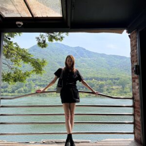 Lee Hye-jung Instagram - (광고)
우리가족이 셋이되면서 바꿨던
xc90
안전함은 말할것도 없고 너무 편안해요 
어디를 가든 든든한 내차🧡
특히 스웨디시프리미엄의 고급스러움이 잘느껴져요
오늘은 날씨도 좋으니
콧바람도 쐬고 축구도하고 골프도 치고 😆
바쁘다 바빠  현대사회의 워킹맘🙌🏻
함께하자 볼보xc90

#볼보 #volvo #볼보자동차코리아 #xc90 #xc90시승신청

@volvocarkr