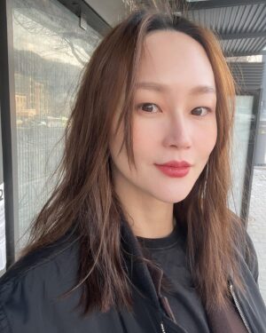 Lee Hye-jung Instagram - 머리 안말리구 
버스타구 콧바람쐬러 출동🧡

그나저나 봄바람 좋다아🧡