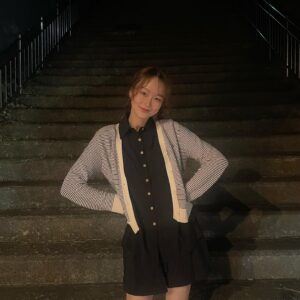 Lee Hye-jung Instagram - 졸린데..
잠자기 실흥데????🙄
.
.
.
밤잠 …. 잘자요🥰🫶🏻🧡 #손가락몇개게 🤣