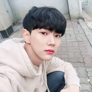Lee Hyun-jun Instagram - 패딩을 입을까 말까