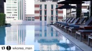 Lee Hyun-jun Instagram - #Repost @wkorea_man with @get_repost
・・・
남자들끼리의 휴가는 어떤 모습일까요? YG케이플러스 모델들이 방콕에서의 휴가 모습을 더블유에 보내왔습니다. 마치 청춘영화의 한 장면처럼 수영장에서 휴가를 즐기는 박경진, 다니엘 오, 방주호, 이현준의 자유로운 모습을 영상에서 확인하세요. @wkorea_man #editor_he @theblackswan_official #더블랙스완 #TheBlackSwan @ygkplus_magazine -
Models in bangkok on vacation