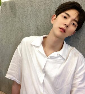 Lee Hyun-jun Instagram - 아이구 덥다