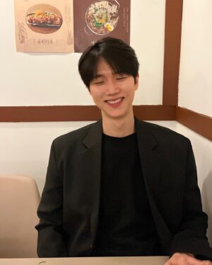 Lee Hyun-jun Instagram - 기분 좋은 밤 보내세요 ☺️