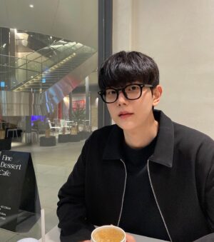 Lee Hyun-jun Instagram - 🥸
