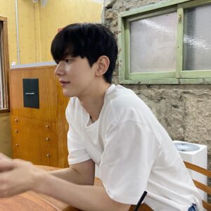 Lee Hyun-jun Instagram - 머리잘라야 하는데