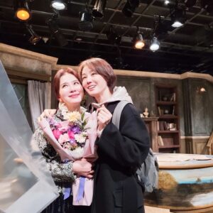 Lee Il-hwa Instagram - 고마운분들...🤍🌸

모두 잊지 못할거에요😍

#슈만 
#지방공연투어 
#많은사랑 
#부탁드려요