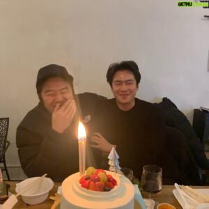 Lee Jae-won Instagram - .
#vip 그리고 병훈이
끝까지 애정있게 지켜봐 주셔서 감사합니다
너무 빨리 끝난거 같아 아쉽고 벌써 그립네요 함께 재밌게 즐겨주신 분들 정말 고맙습니다 행복했어요 
또 좋은 작품으로 찾아뵐게요

사진은 사랑하는 준원이랑 알콩달콩하는 모습이네요