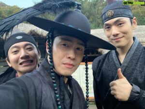 Lee Jae-won Instagram - .
잠시후 골때리는 작품으로 찾아 뵙겠소

#철인왕후
#tvn