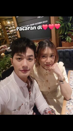 Lee Jeong-hoon Instagram - Pacaran dl~~ ❤️❤️❤️
Sudah nikah tetap harus rajin pacaran biar ga hambar ❤️❤️❤️

Siapa setuju??