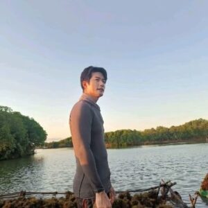 Lee Jeong-hoon Instagram - Kesepihan... kesedihan... masih terus berjuang lupakan semua dan tetap kuat diri sambil kerja keras mambantu pekerjaan saudara kita yang butuh support dari kita..
Kali ini coba membantu mencari rumput laut.. dan sambil kerja belajar banyak dalam hal bersyukur...
Sekali lagi makasi karena kita belajar dalam hal bersyukur... 🙏🙏🙏
Kapan kalian merasa bersyukur??
