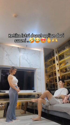 Lee Jeong-hoon Instagram - Ini lah kejadian hari H gajian istri dari suami 😂🤣😂😂
Apakah para suami2 kalian setuju dengan cara ini??? 😂🤣😂🤣😂🤣
Dan parw istri2 harus hati2 dengan taktik ini ya 🤣😂🤣😂🤣😂
Pernah kejadian kaya gini?? 😂🤣😂🤣