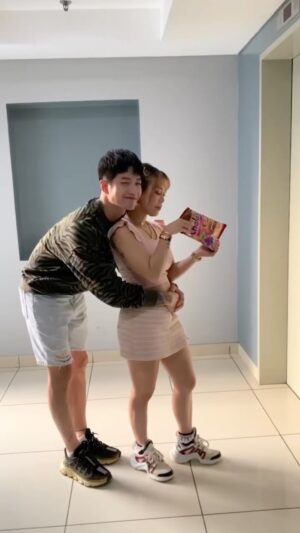 Lee Jeong-hoon Instagram - @thalasa.snack emang paling bisa bikin suami nempel yaa❤️❤️❤️
.
@thalasa.snack 
🍠 Dari 𝗧𝗔𝗟𝗔𝗦 𝗔𝗦𝗟𝗜, 𝗕𝗔𝗡𝗬𝗔𝗞 𝗦𝗘𝗥𝗔𝗧, 𝗚𝗔𝗞 𝗕𝗜𝗞𝗜𝗡 𝗚𝗘𝗠𝗨𝗞
🍠 𝗟𝗘𝗭𝗔𝗧 𝗦𝗘𝗛𝗔𝗧 𝗕𝗘𝗥𝗚𝗜𝗭𝗜 mengandung vitamin A,B,C,E  Protein, Antioksidan dan Rendah Lemak 💃

✨Thalasa Jagung Bakar
Buy 1 Get 1✨
hanya di @alfamart

#thalasasnack
#snacksehat
#keripiktalas
#maknyos
#sehatos