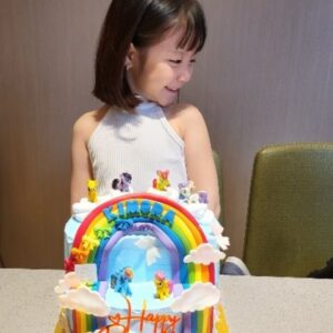 Lee Jeong-hoon Instagram - Happy birthday my luvly princessnya appa mami @aime_kimoralee yg ke 6 🎂🎊👏🫶🤩
Wish u all the best ya sayang~~ sehat selalu bahagia selalu bisa jadi orang yang luar biasa dan baik hati, suka berbagi , humble ya 🙏🙏
Ga terasa sudah 6 tahun dan sudah mau masuk SD 🤩🤩🤩
Appa & mami Happy bgtt bisa jadi orang tua nya kimora dan bangga bgtttt punya putri yang buar biasa 👏👏❤️🤩
Pokoknya our familu luv luv luv bgttt sama kimora 🤩❤️🫶🫰🫰

Birthday cake by @thesweetrecipe 🎂🫰👍