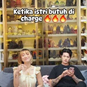 Lee Jeong-hoon Instagram - Ketika istri butuh di charge ~~ tinggal bersabar aja akan ada hasil nya hehehe 🤩🤩🤣😂🤣

Pernah pakai cara ini??