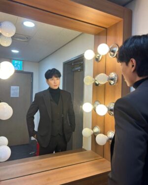 Lee Ji-hoon Instagram - #갈라콘

한주간
안동 부산 정읍 광주
오신분들에게 최고의 행복을 느끼게 해드리기💞
너무너무 행복한 밤이었습니다👍

#내년에또만나요🖐
