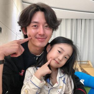 Lee Ji-hoon Instagram - 내 딸 이고 싶다😘