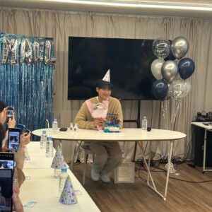 Lee Ji-hoon Instagram - #생일

45번째 생일 미리 축하해 준 카마엘 고맙고
생일에 늦지 않게 일본에서 돌아온 아야 고맙고
건강히 젤리의 심장소리 들을 수 있어 고맙고
그저 감사밖에 없는 삶입니다
주님 감사합니다 건강히 지켜주셔서❤️