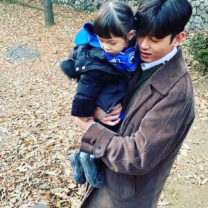 Lee Ji-hoon Instagram - 계속..안겨있을래 삼촌 한테?!ㅎ오늘밤9시15분#슈퍼맨이돌아왔다💕