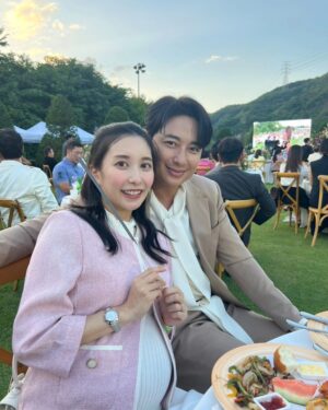 Lee Ji-hoon Instagram - #결혼식

행복하십쇼♡
조세호남창희 #조남지대
진지한대 왜 우껴 진짜😃
진호랑 상준씬 최고의 콤비😁
축가는 창열이형 바비형 임한별 박구윤
오늘의 주인공 유희관👍

자갸 다음식엔 셋이 가겠다❤️

#웨딩#결혼식#야외
#축가#지금이순간