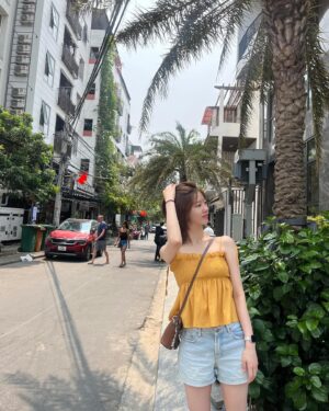 Lee Ji-won Instagram - 신발 반대로 신고 이만보 걸은 날
엄지발가락과 맞바꾼 행복