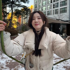 Actress Lee Ji-won HD Instagram Photos and Wallpapers March 2023