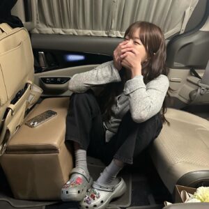 Lee Ji-won Instagram - 2024 더 행복하자🤍