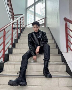 Lee Jin-hyuk Instagram - 한 주의 마무리🤩