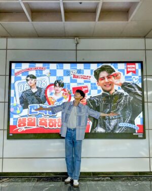 Lee Jin-hyuk Instagram - 20대의 마지막 생일을 여러분들과 함께 마무리 할 수 있어서 행복합니다
그 따스함을 안고서 더 좋은 모습 보여드리겠습니다! 사랑해요💙