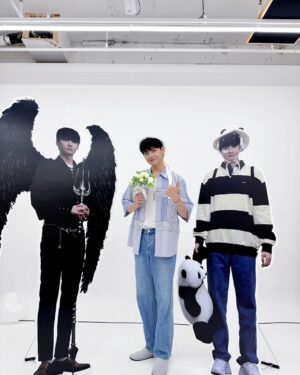 Lee Jin-hyuk Instagram - 20대의 마지막 생일을 여러분들과 함께 마무리 할 수 있어서 행복합니다
그 따스함을 안고서 더 좋은 모습 보여드리겠습니다! 사랑해요💙
