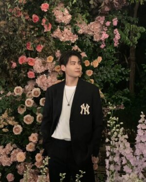 Lee Jin-hyuk Instagram - 💐