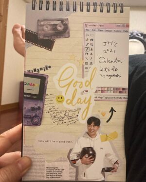 Lee Jong-hyuk Instagram - 팬들이 주신 달력선물...여러해  받아왔네요  고맙습니다..달력 잘 안보지만 잘 세워 놓을께요 ㅋㅋ 달력 받아보고 싶으신 분들..난 방법 모름 ㅎ ..힘든 연말 즐겁게 보내세요