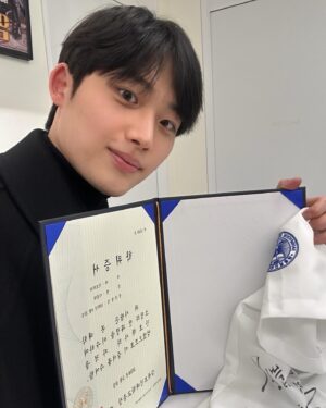 Lee Jong-hyuk Instagram - 척척학사👨‍🎓