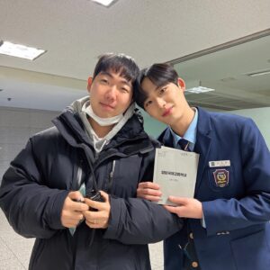 Lee Jong-hyuk Instagram - #청담국제고등학교 #서도언 

현장에서 도언이 많이 아껴주셔서 정말 감사해요. 덕분에 도언이로서 마냥 행복촬영이었습니다. 
부족했지만 더 성장해서 오겠습니다! 
또 만나주세요 안녕🥹