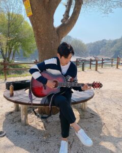 Lee Jong-hyuk Instagram - 봄에 야외는 좋구나…뜨거운싱어즈..